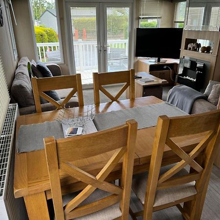 Prestige Static Caravan On 5 Star Holiday Park Cheswick  Dış mekan fotoğraf
